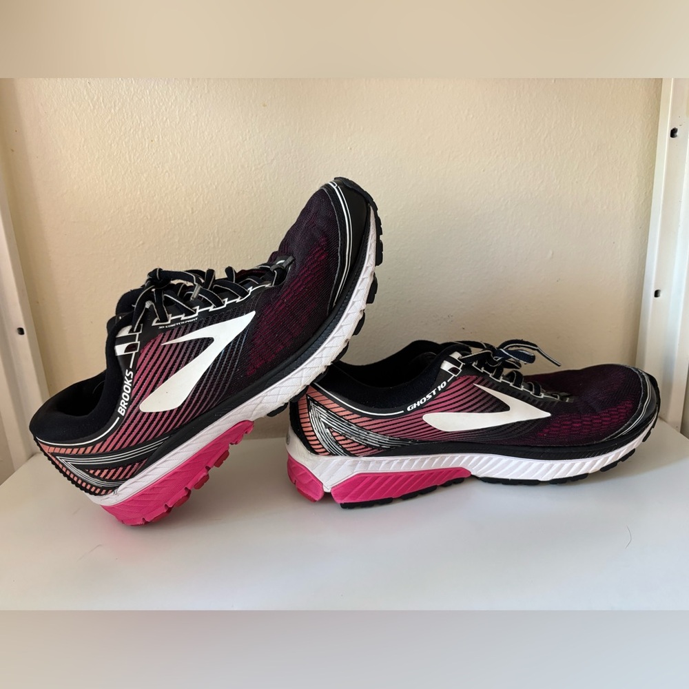Brooks Women's Athletic Shoes - Black and Pink